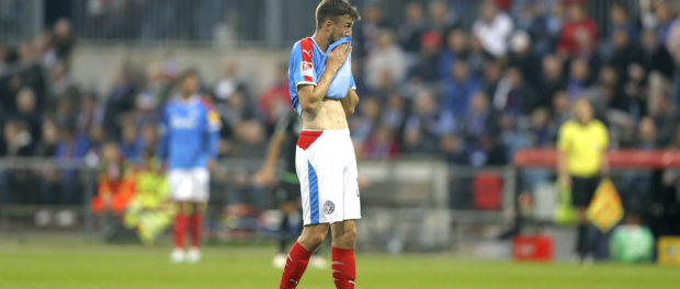Foto : skeptische Miene bei Jonas Meffert ( Holstein ) Fussball - 2. Bundesliga , am Fr. 20.09.2019 Holstein Kiel - Hann