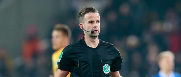 07.02.2020, xtgx, Fussball 2. Bundesliga, SG Dynamo Dresden - SV Darmstadt 98 emspor, v.l. Schiedsrichter, Schiri, refer