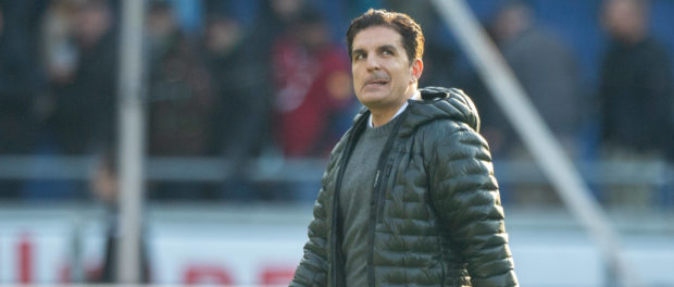 Trainer Kenan KOCAK (H) sieht nach oben und ist nach dem Spiel enttaeuscht, enttäuscht, Enttäuschung, Enttaeuschung, tra