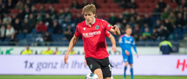 Hannover, Deutschland 02.03.2020: 2. Bundesliga - 2019/2020 - Hannover 96 vs. Holstein Kiel Timo Bernd Hübers (Hannover)