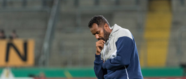 Daniel Thioune Hamburger SV) nachdenklich in Coachingzone / an Seitenlinie, beim Spiel in der 1. Runde des DFB-Pokal 20