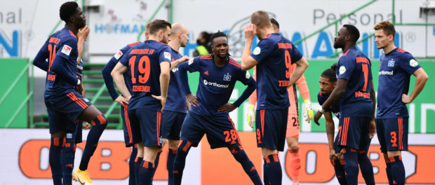 17.10.2020, xmhx, Fussball 2.Bundesliga, Spvgg Greuther Fuerth - Hamburger SV emspor, v.l. Amadou Onana (Hamburger SV),