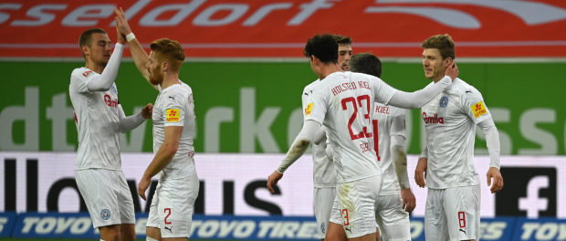 kiel-mannschaft-jubel