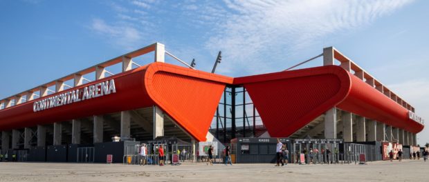 24.08.2019, Fussball, GER, Saison 2019/2020, 2. Bundesliga, 4. Spieltag, SSV Jahn Regensburg - Arminia Bielefeld Aussen