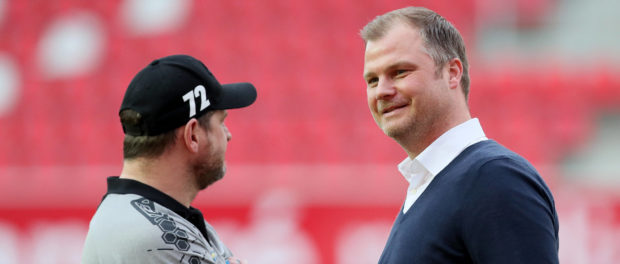 Trainer Steffen Baumgart (Paderborn) und Sportdirektor Fabian Wohlgemuth (Paderborn) im Gespraech Jahn Regensburg vs. S