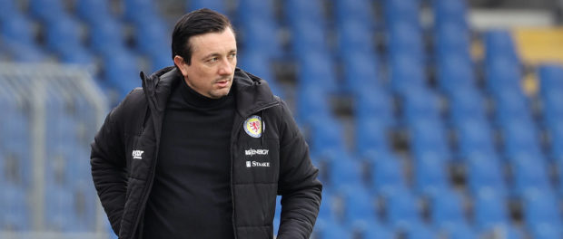 Cheftrainer Daniel Meyer (Eintracht Braunschweig) DFL REGULATIONS PROHIBIT ANY USE OF PHOTOGRAPHS AS IMAGE SEQUENCES AND