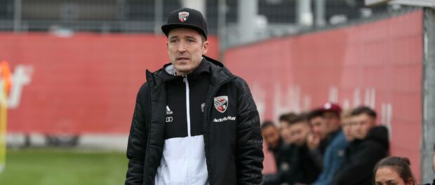 A Junioren Bundesliga U19 FC Ingolstadt 04 Eintracht Frankfurt Trainer Roberto Pätzold und rec