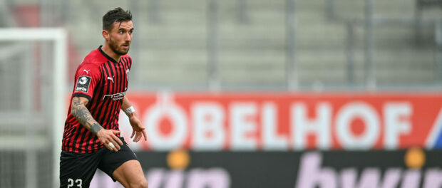 Robin Krauße (Krausse, FC Ingolstadt, 23) am Ball, Freisteller, Ganzkörper, Einzelbild, Aktion, Action, 10.01.2021, Ingo