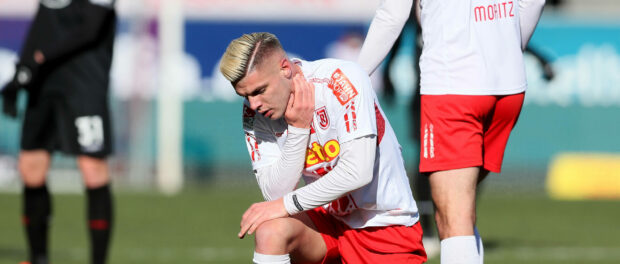 Erik Wekesser (Jahn) waehrend des 21.Spieltages in der 2.Bundesliga am 13.02.2021. (DFL regulations prohibit any use of