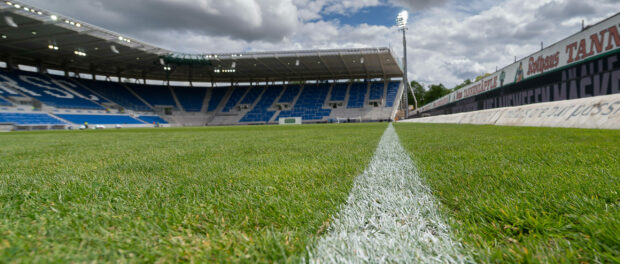 Geisterspiel, leere Raenge, leere Tribuenen, Sonderspielbetrieb, Karlsruher SC vs. Holstein Kiel, Fussball, Herren, 2. B