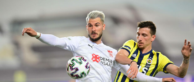 Mert Hakan Yandas (R) of Fenerbahce and Robin Yalcin (L) of Sivasspor during the Turkish Super League football match be