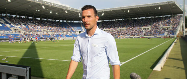 Karlsruhe , Fußball 2. Bundesliga , Karlsruher SC vs. SV Darmstadt , Christian Eichner ( Trainer KSC ) Gemäß den Vorgab