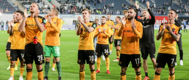 Siegjubel Dreden vor dem Gästeblock GER, FC Hansa Rostock gegen SG Dynamo Dresden, Fussball, 2. Liga, 4. Spieltag, Saiso