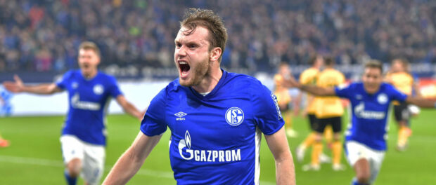 23.10.2021, xblx, Fussball 2.Bundesliga, FC Schalke 04 - Dynamo Dresden emspor, v.l. Thomas Ouwejan (FC Schalke 04), Goa