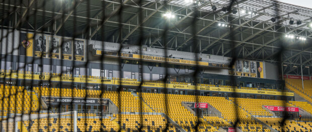 Das Rudolf-Harbig-Stadion rund 1,5 Stunden vor Anpfiff, Blick auf die VIP-Tibüne SG Dynamo Dresden - Fortuna Düsseldorf;