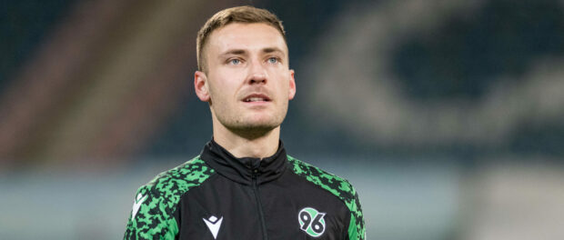 Rostock, Deutschland 14. Januar 2022: 2. BL - 2021/2022 - FC Hansa Rostock vs. Hannover 96 Tom Trybull (Hannover 96) ///