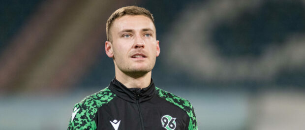Rostock, Deutschland 14. Januar 2022: 2. BL - 2021/2022 - FC Hansa Rostock vs. Hannover 96 Tom Trybull (Hannover 96) ///