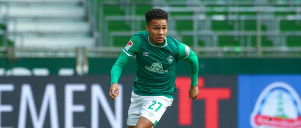 v.li.: Felix Agu (SV Werder Bremen, 27) am Ball, Freisteller, Einzelbild, Ganzkörper, Aktion, Action, Spielszene, DIE DF