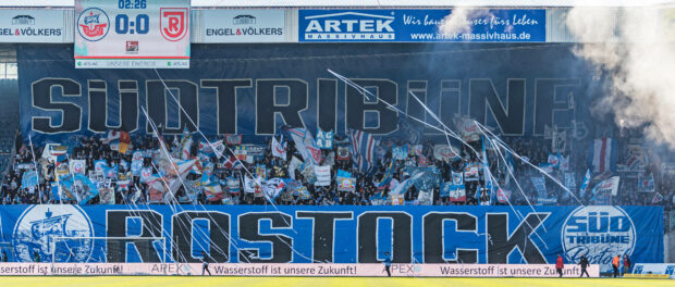 Rostock, Deutschland 17. April 2022: 2. BL - 2021/2022 - FC Hansa Rostock vs. Jahn Regensburg Choreo Südtribüne Rostock