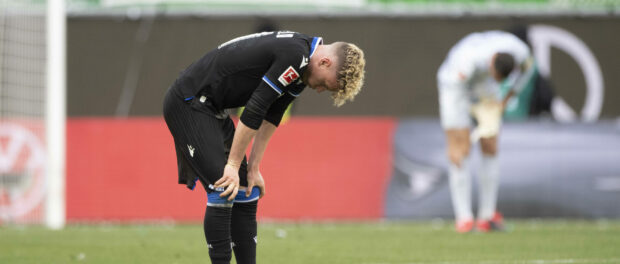 Robin HACK (BI), enttaeuscht, enttäuscht, Enttäuschung, Enttaeuschung nach dem Schlusspfiff, VfL Wolfsburg (WOB) - DSC A
