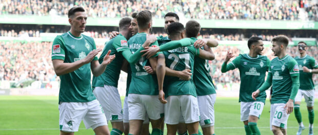 Jubel Werder nach dem 1:0 von Niclas Füllkrug (Werder Bremen), mitte 29.04.2022, Fussball GER, Saison 2021 2022, 2. Bund