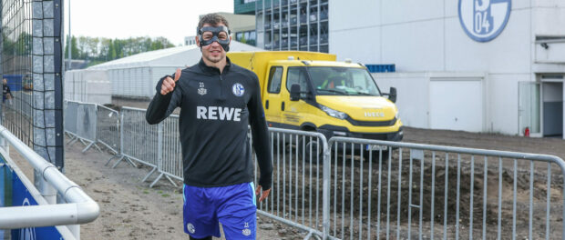 schalke-pieringer-jochbeinbruch
