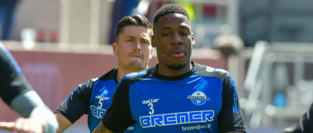 Ex-Ingolstaedter Frederic Ananou (SC Paderborn, Nr.3) beim Aufwaermen beim Spiel FC Ingolstadt 04 gegen SC Paderborn am