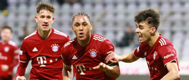 v.l. Gabriel Marusic, Armindo Sieb, Lucas Copado (FCBII) jubel, Torjubel, bejubeln das 1-0 / Fussball / Regionaliga Baye