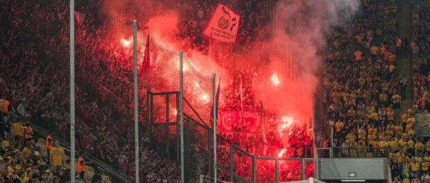 Fans von Kaiserslautern; SG Dynamo Dresden - 1. FC Kaiserslautern; Fußball; 2. Liga/3. Liga; Saison 2021/2022; Relegatio