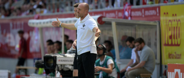 16.07.2022, xemx, Fussball 2.Bundesliga, Jahn Regensburg - SV Darmstadt 98 emonline emspor, v.l. Cheftrainer Torsten Li