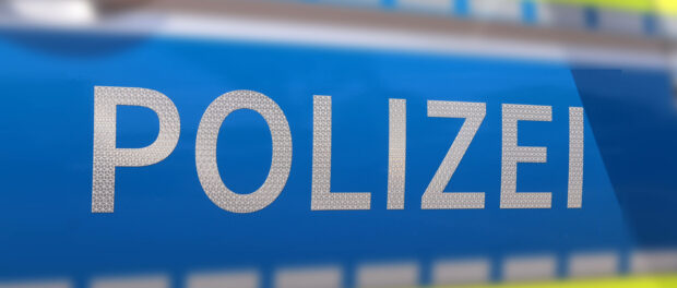 Augsburg, Bayern, Deutschland 23. Juli 2022: Hier der Schriftzug Polizei auf einem Polizeiauto, Streifenwagen als Symbol