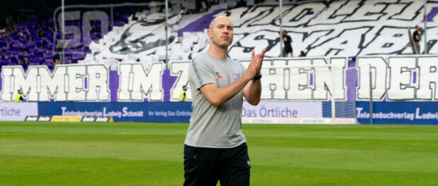 Osnabrueck, Deutschland, 22.07.2022: Trainer Daniel Scherning (VfL Osnabrueck) gestikuliert vor dem Spiel der 3. Liga zw