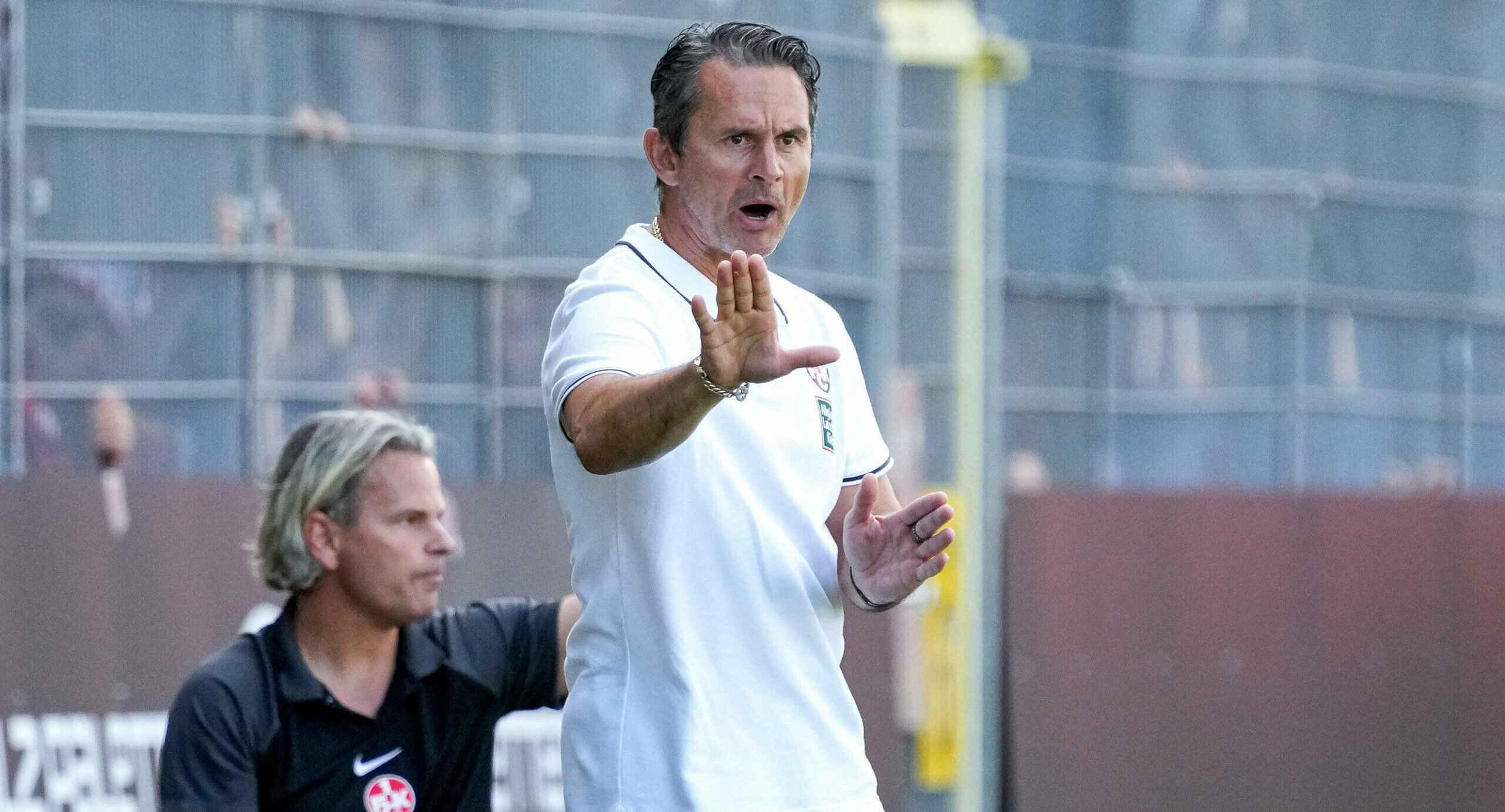 Schuster weiter bescheiden: „Sonst fällt man schnell auf die Fresse ...