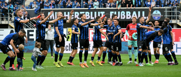 paderborn-mannschaft-jubel