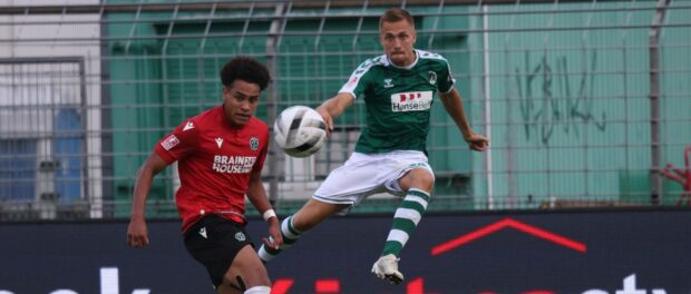 Fussball I Herren I Saison 2022/23 I Regionalliga Nord I 4. Spieltag I VfB Lübeck - Hannover 96 II I 17.08.2022 Zweikam