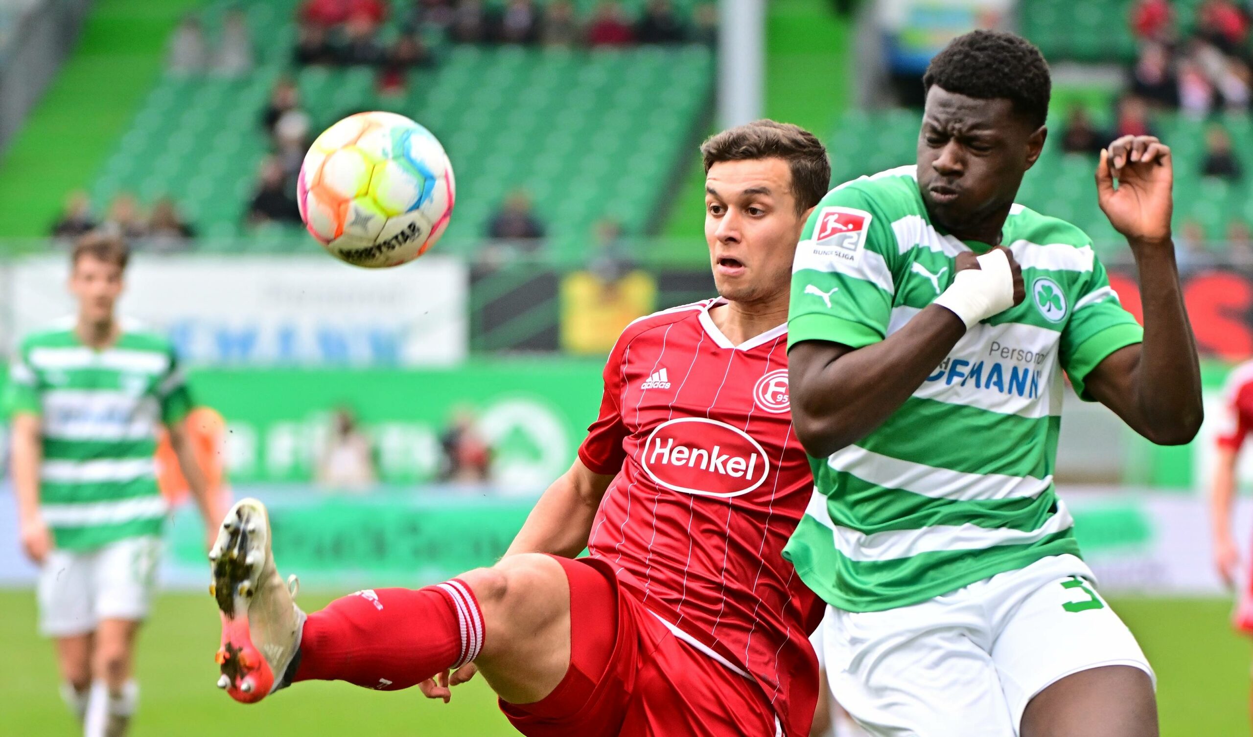 Düsseldorf Rippenbruch bei Tim Oberdorf