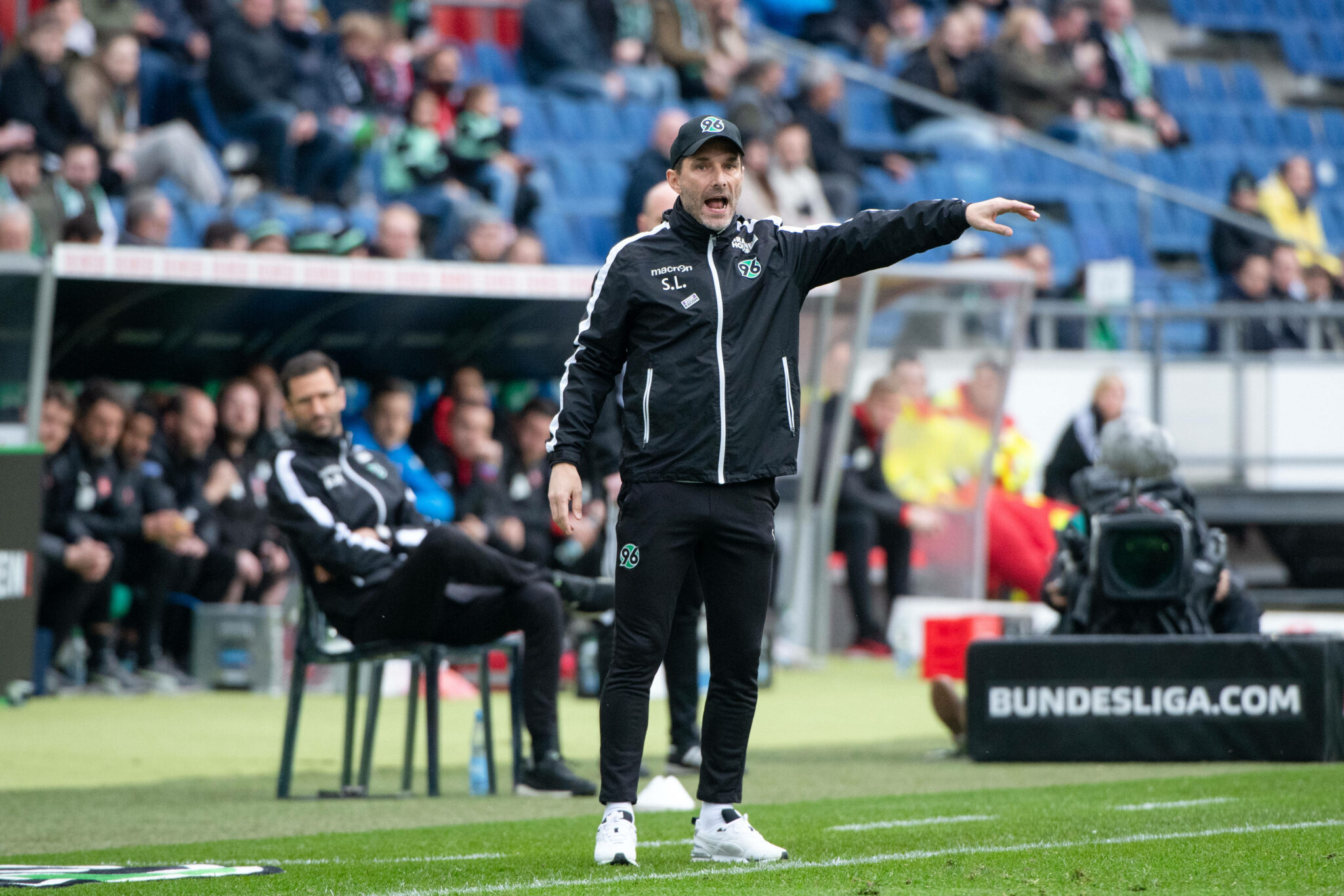 Hannover 96 Leitl bleibt Trainer