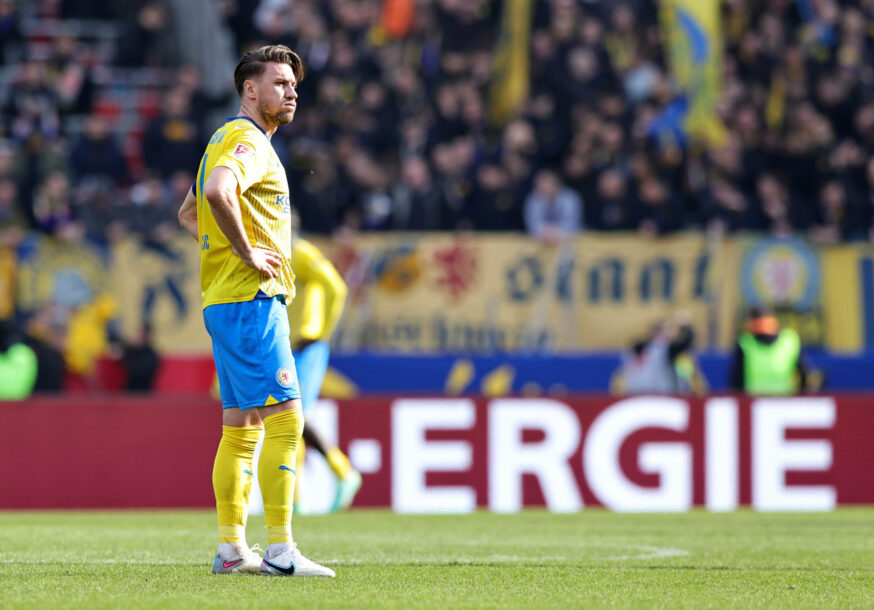 Eintracht Braunschweig hat mit 1:2 beim 1. FC Nürnberg verloren.