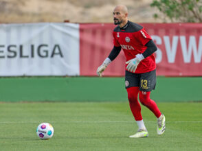 Mohamed Amsif hat seinen Vertrag bei Wehen Wiesbaden verlängert.
