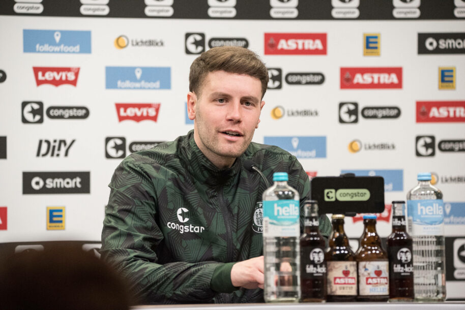 Fabian Hürzeler tritt am Freitagabend mit dem FC St. Pauli beim HSV an.